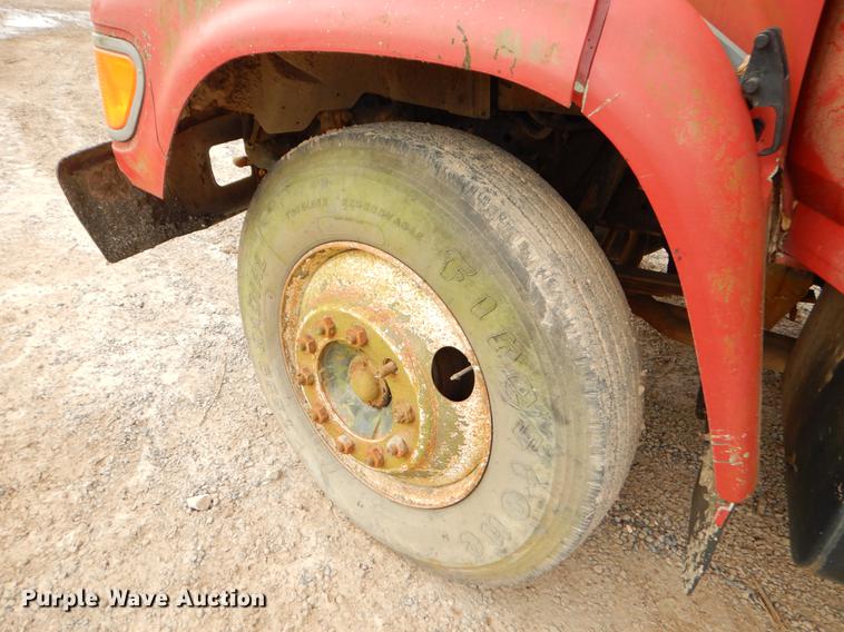 image for item FQ9606 1996 Ford F700 dump truck