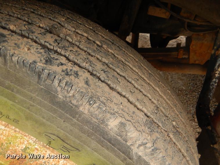 image for item FQ9606 1996 Ford F700 dump truck