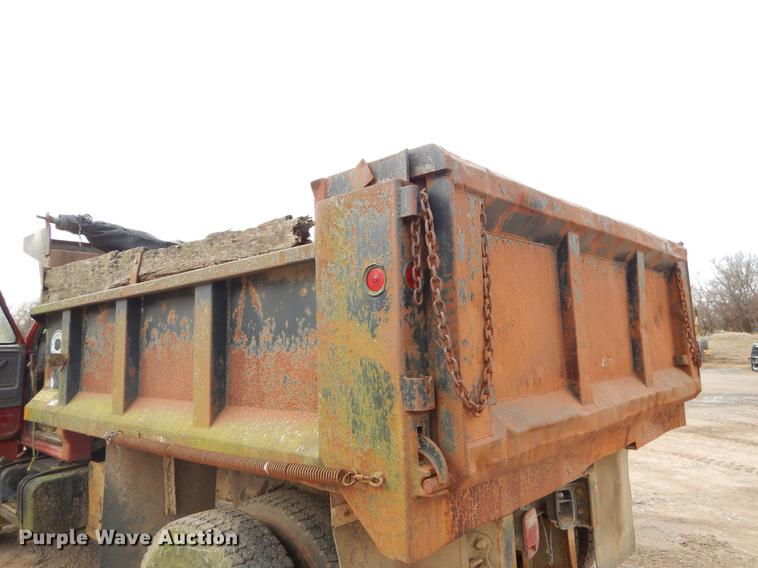 image for item FQ9606 1996 Ford F700 dump truck