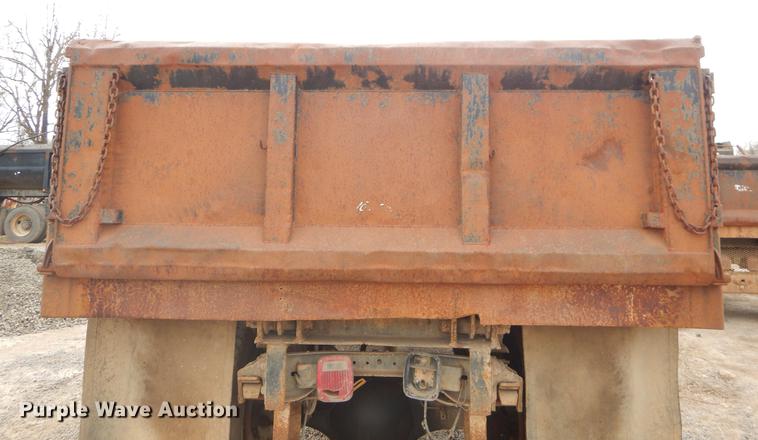 image for item FQ9606 1996 Ford F700 dump truck