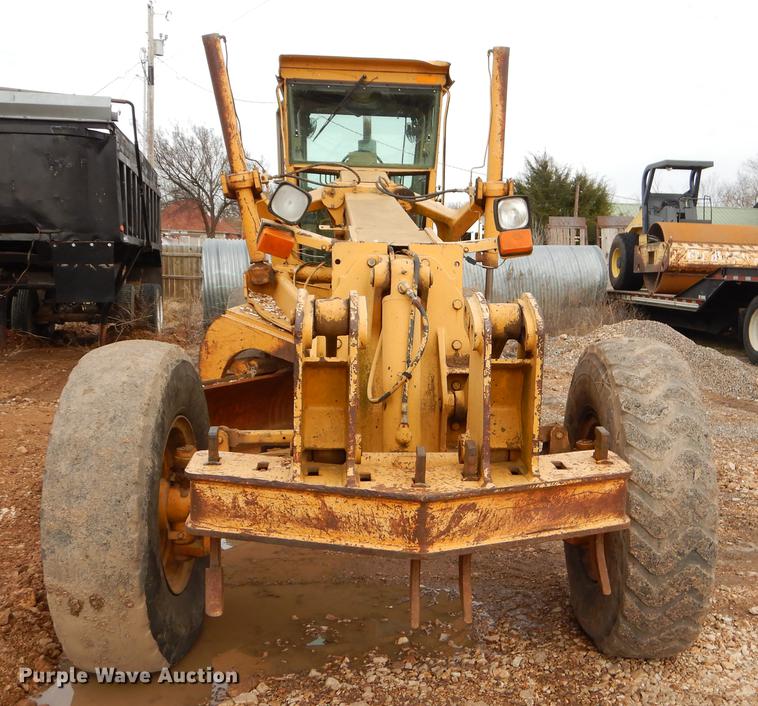 image for item FQ9607 1994 John Deere 670B motor grader