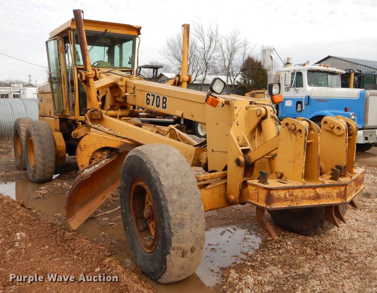 image for item FQ9607 1994 John Deere 670B motor grader