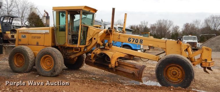 image for item FQ9607 1994 John Deere 670B motor grader