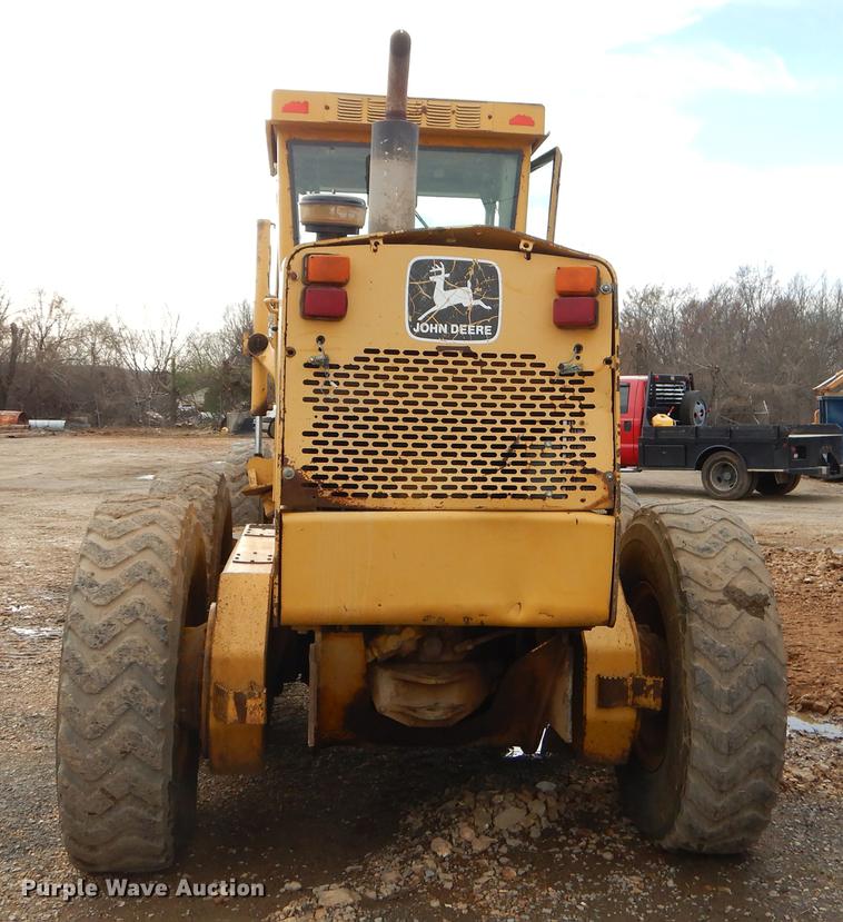 image for item FQ9607 1994 John Deere 670B motor grader