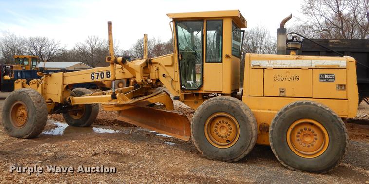 image for item FQ9607 1994 John Deere 670B motor grader