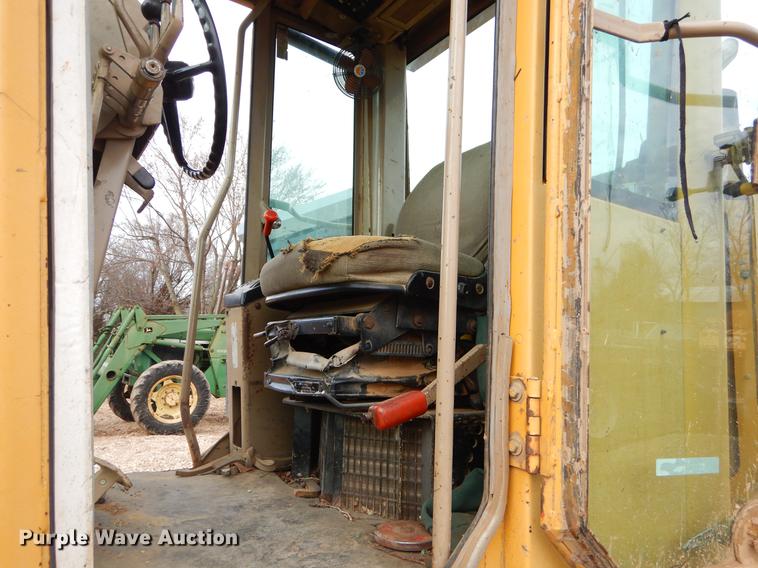 image for item FQ9607 1994 John Deere 670B motor grader