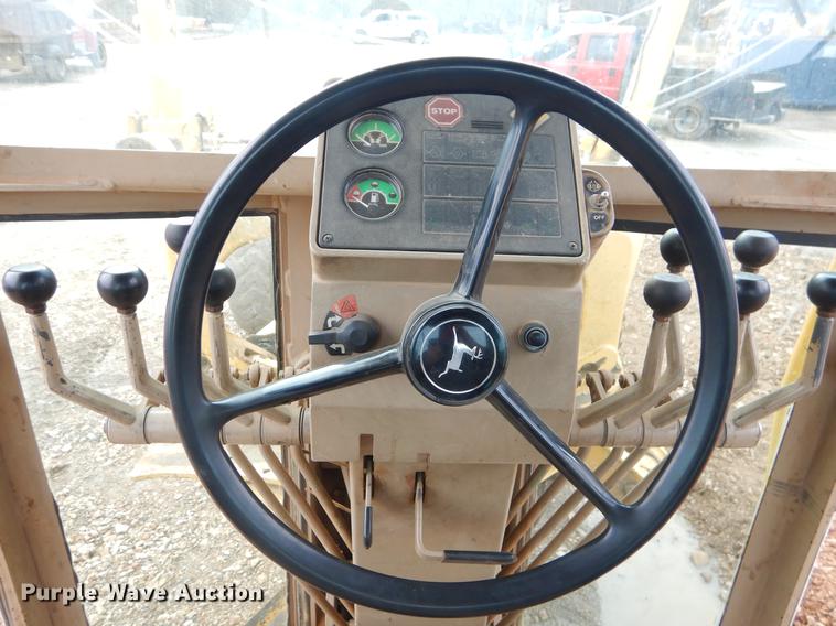 image for item FQ9607 1994 John Deere 670B motor grader