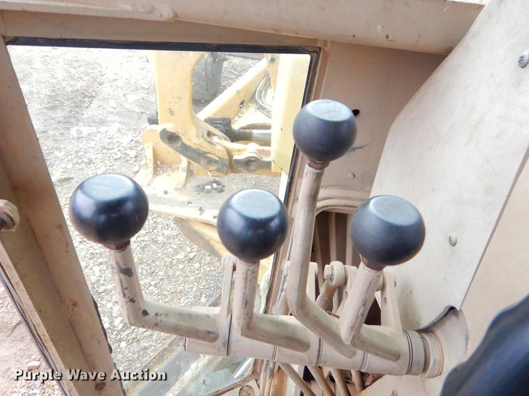image for item FQ9607 1994 John Deere 670B motor grader
