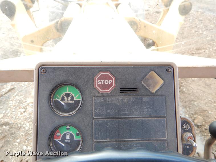 image for item FQ9607 1994 John Deere 670B motor grader