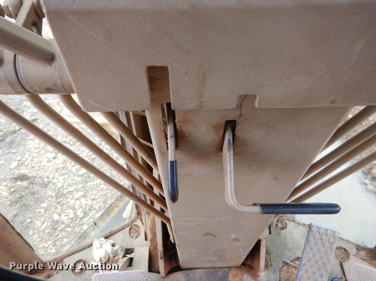 image for item FQ9607 1994 John Deere 670B motor grader