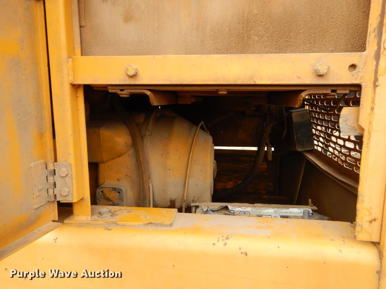 image for item FQ9607 1994 John Deere 670B motor grader