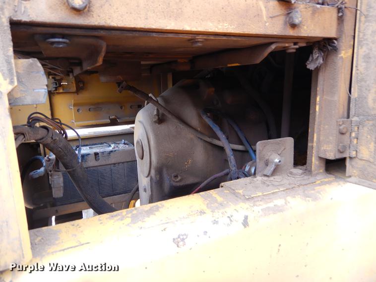 image for item FQ9607 1994 John Deere 670B motor grader