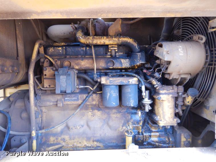image for item FQ9607 1994 John Deere 670B motor grader