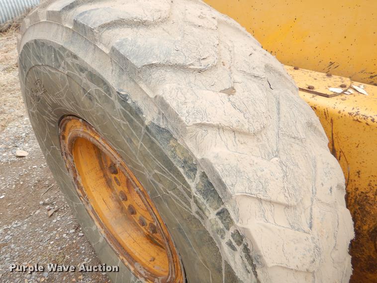 image for item FQ9607 1994 John Deere 670B motor grader
