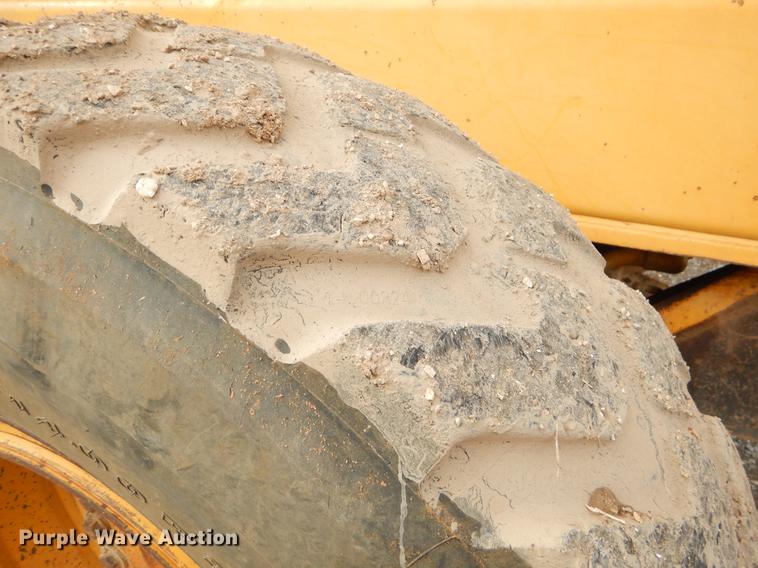 image for item FQ9607 1994 John Deere 670B motor grader