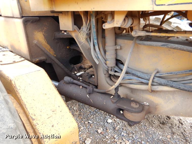 image for item FQ9607 1994 John Deere 670B motor grader