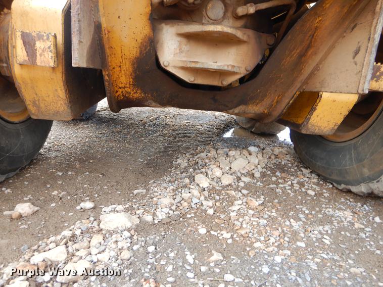 image for item FQ9607 1994 John Deere 670B motor grader