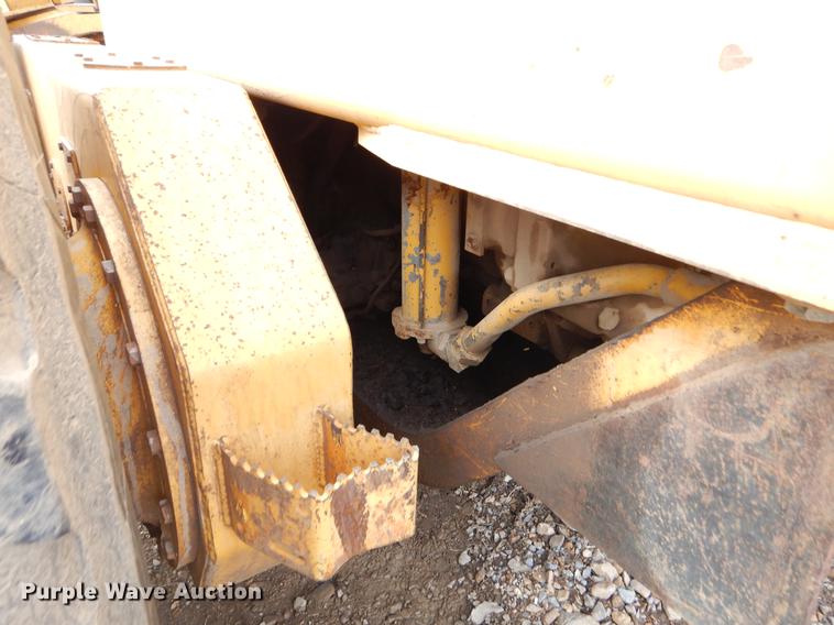 image for item FQ9607 1994 John Deere 670B motor grader