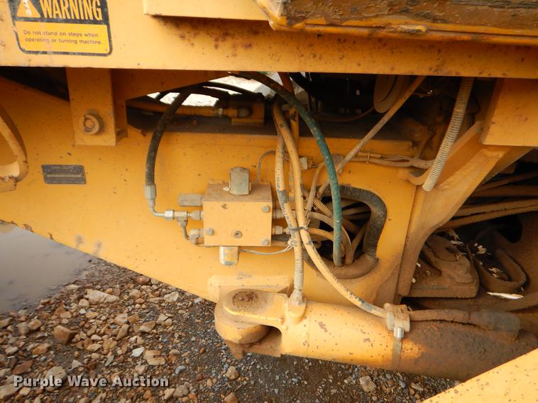 image for item FQ9607 1994 John Deere 670B motor grader
