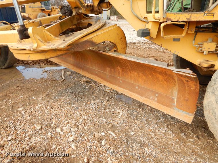 image for item FQ9607 1994 John Deere 670B motor grader