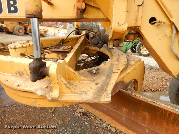 image for item FQ9607 1994 John Deere 670B motor grader