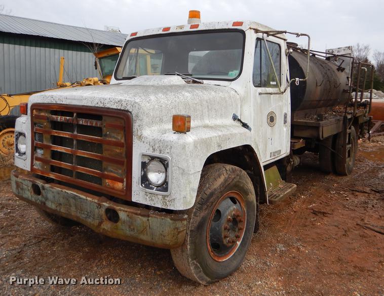 image for item FQ9609 1981 International 1754 oil distribution truck