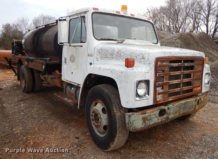 image for item FQ9609 1981 International 1754 oil distribution truck