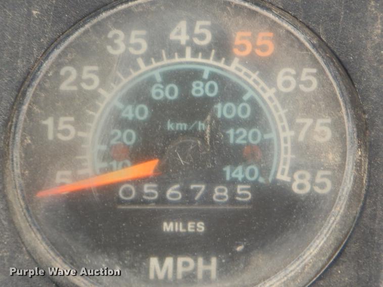 image for item FQ9609 1981 International 1754 oil distribution truck