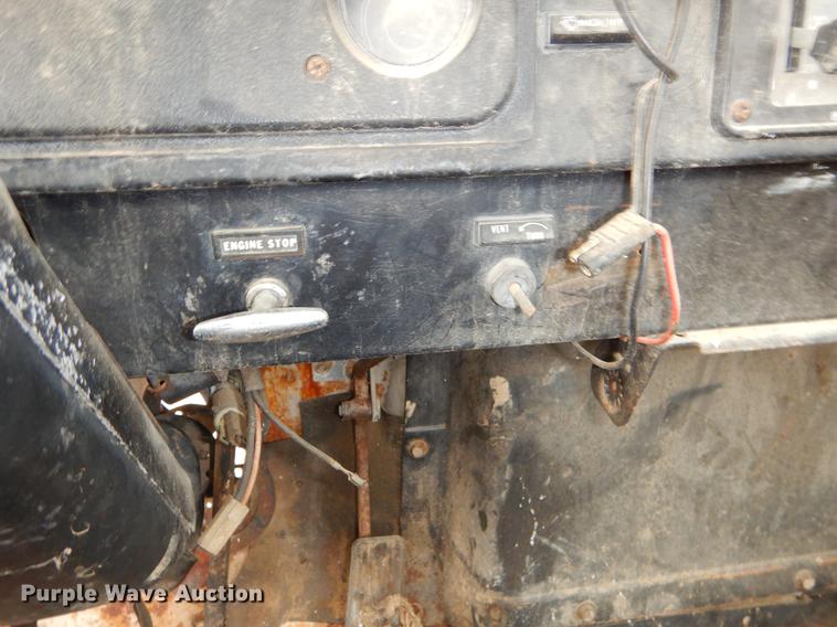 image for item FQ9609 1981 International 1754 oil distribution truck