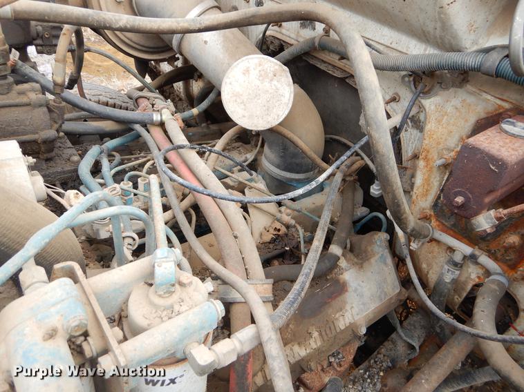 image for item FQ9609 1981 International 1754 oil distribution truck