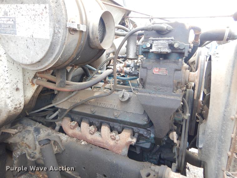 image for item FQ9609 1981 International 1754 oil distribution truck