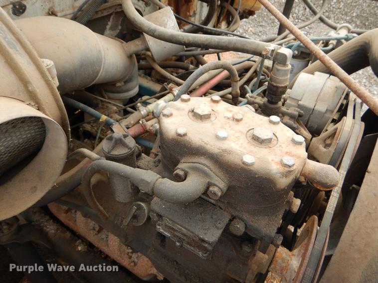 image for item FQ9609 1981 International 1754 oil distribution truck