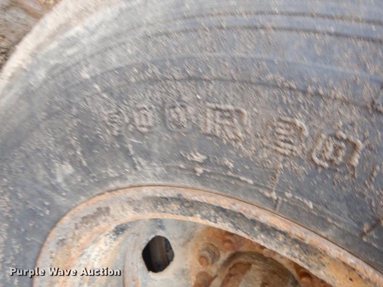 image for item FQ9609 1981 International 1754 oil distribution truck