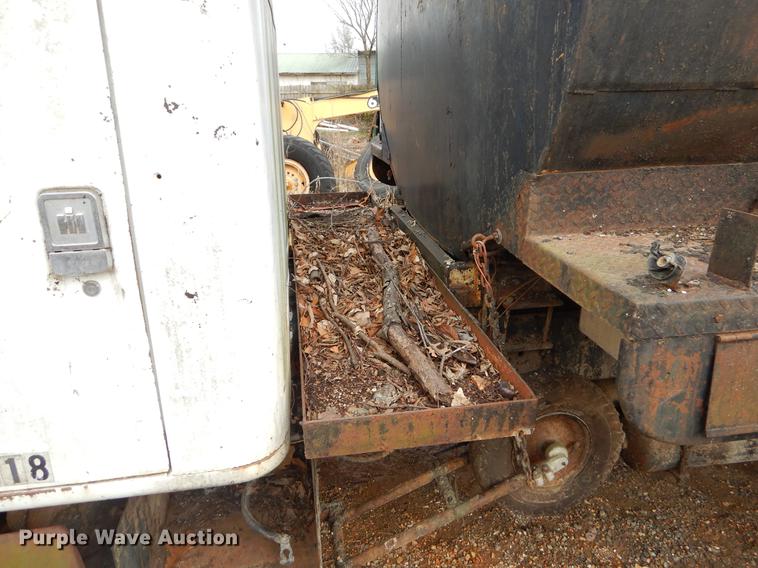 image for item FQ9609 1981 International 1754 oil distribution truck