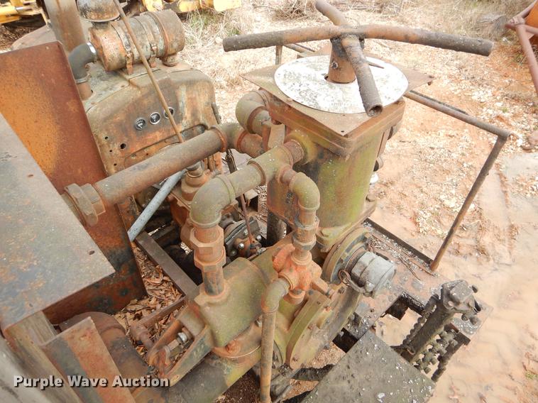 image for item FQ9609 1981 International 1754 oil distribution truck
