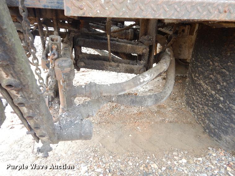 image for item FQ9609 1981 International 1754 oil distribution truck