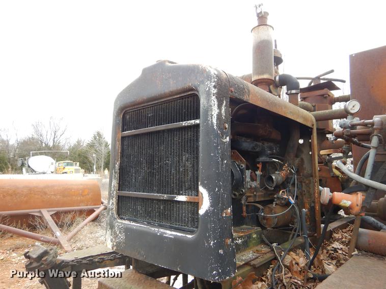 image for item FQ9609 1981 International 1754 oil distribution truck