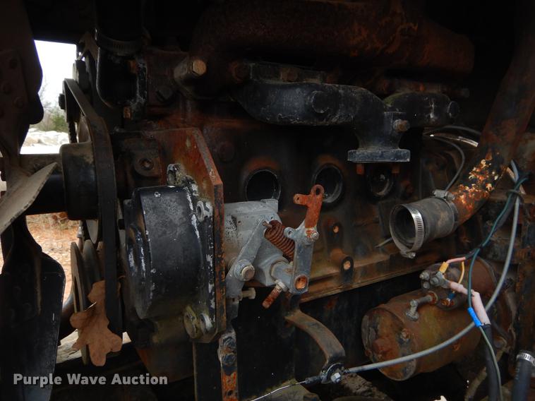 image for item FQ9609 1981 International 1754 oil distribution truck