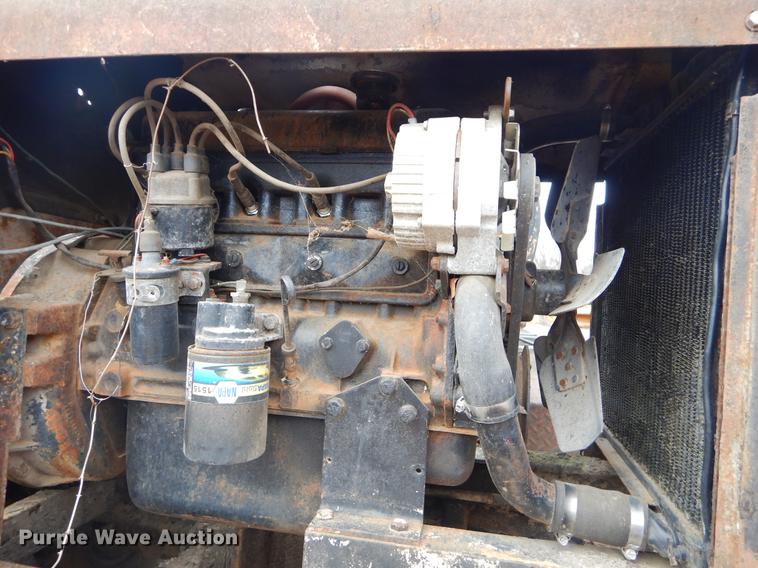 image for item FQ9609 1981 International 1754 oil distribution truck