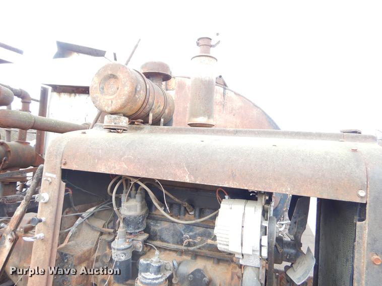 image for item FQ9609 1981 International 1754 oil distribution truck