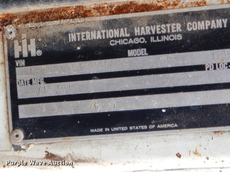 image for item FQ9609 1981 International 1754 oil distribution truck