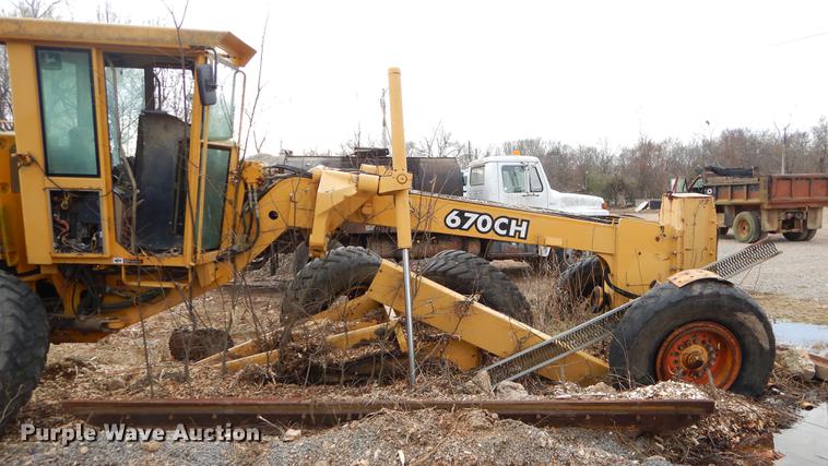 image for item FQ9610 1997 John Deere 670CH motor grader