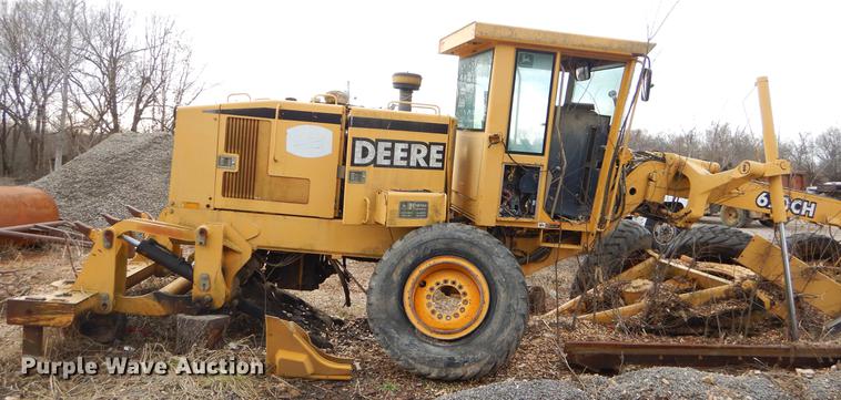 image for item FQ9610 1997 John Deere 670CH motor grader