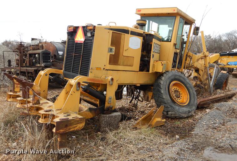 image for item FQ9610 1997 John Deere 670CH motor grader
