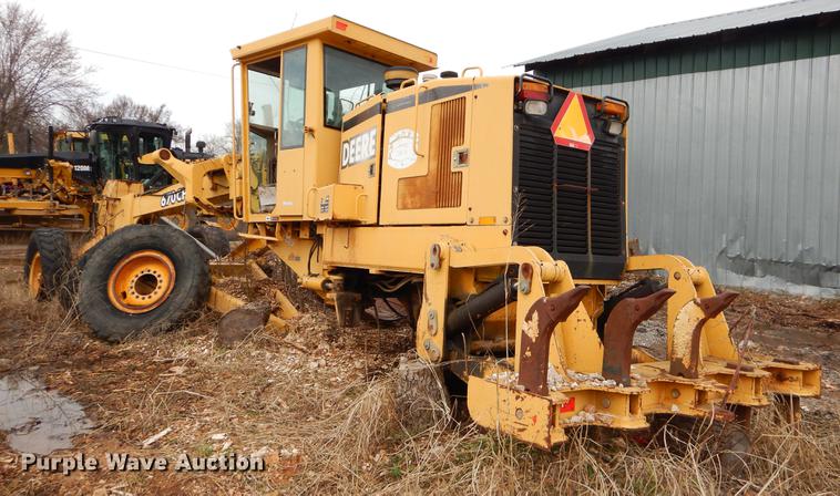 image for item FQ9610 1997 John Deere 670CH motor grader