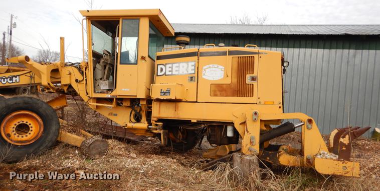 image for item FQ9610 1997 John Deere 670CH motor grader
