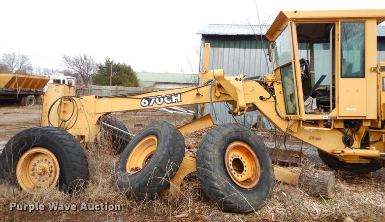 image for item FQ9610 1997 John Deere 670CH motor grader