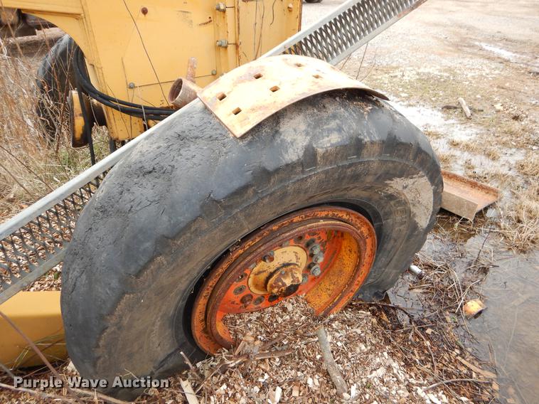 image for item FQ9610 1997 John Deere 670CH motor grader