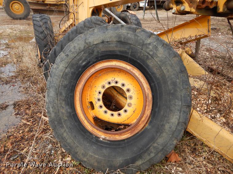 image for item FQ9610 1997 John Deere 670CH motor grader