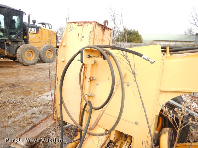 image for item FQ9610 1997 John Deere 670CH motor grader